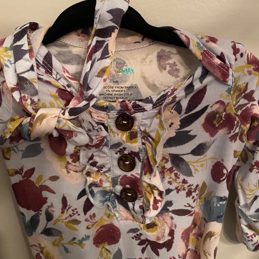 Knotted baby gown